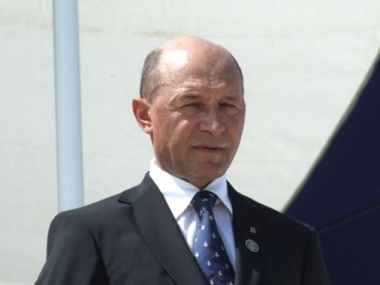 Băsescu susţine azi primul test de reconfirmare a brevetului de comandant